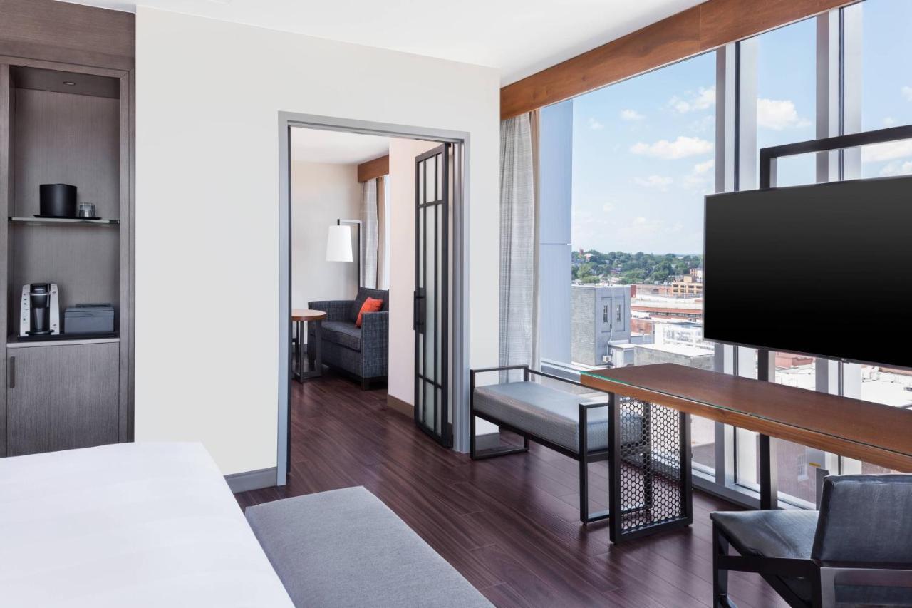 Lancaster Marriott at Penn Square Hotell Exteriör bild